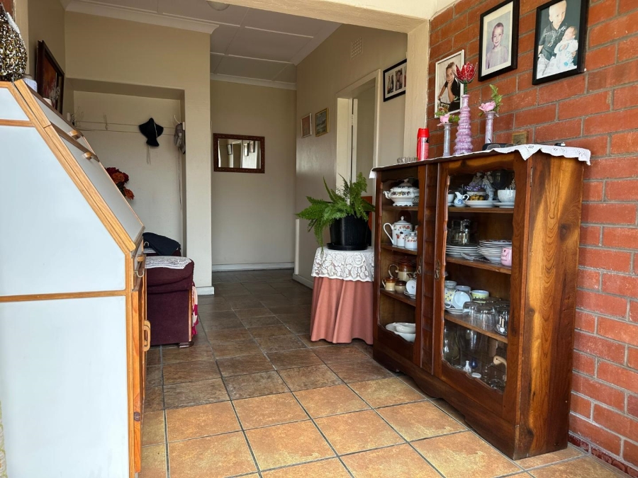 5 Bedroom Property for Sale in Swartkops Eastern Cape